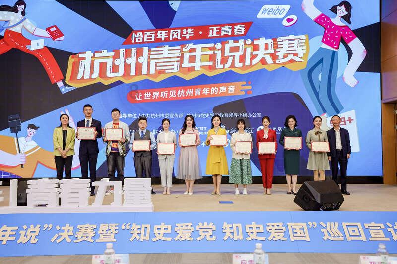 和母亲一同观看布朗尼比赛,詹姆斯:太疯狂了,我差点哭了